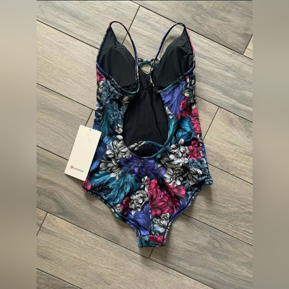 NEW Lululemon Shoreline Floral 1 piece Swimsuit Bathing Suit - Picture 2 of 9